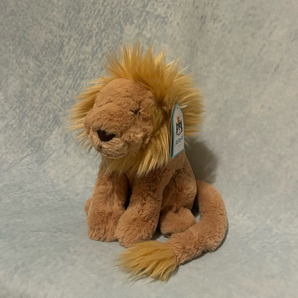 Jellycat Tan and Gold Lion Plush
SMALL LEONARDO LION 🦁